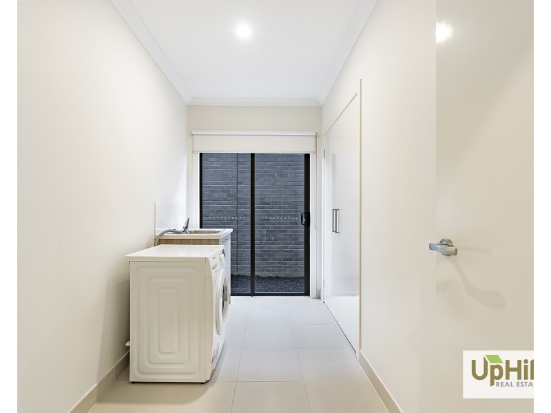 34 Carnelian Circuit, Clyde North VIC 3978