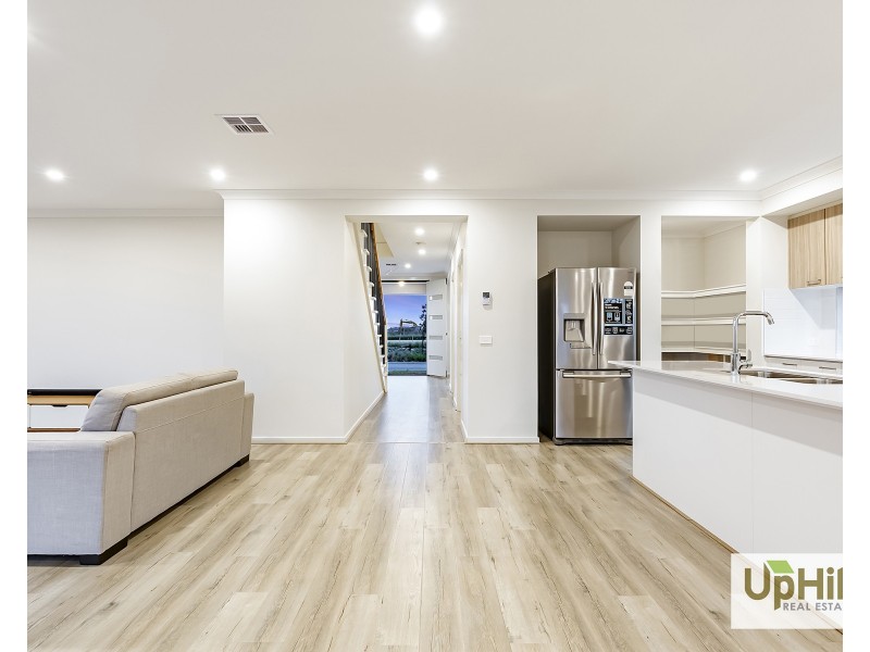 34 Carnelian Circuit, Clyde North VIC 3978