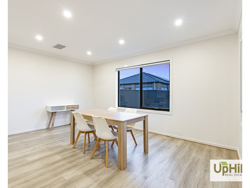 34 Carnelian Circuit, Clyde North VIC 3978