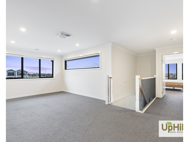 34 Carnelian Circuit, Clyde North VIC 3978