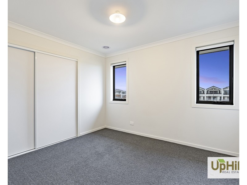 34 Carnelian Circuit, Clyde North VIC 3978