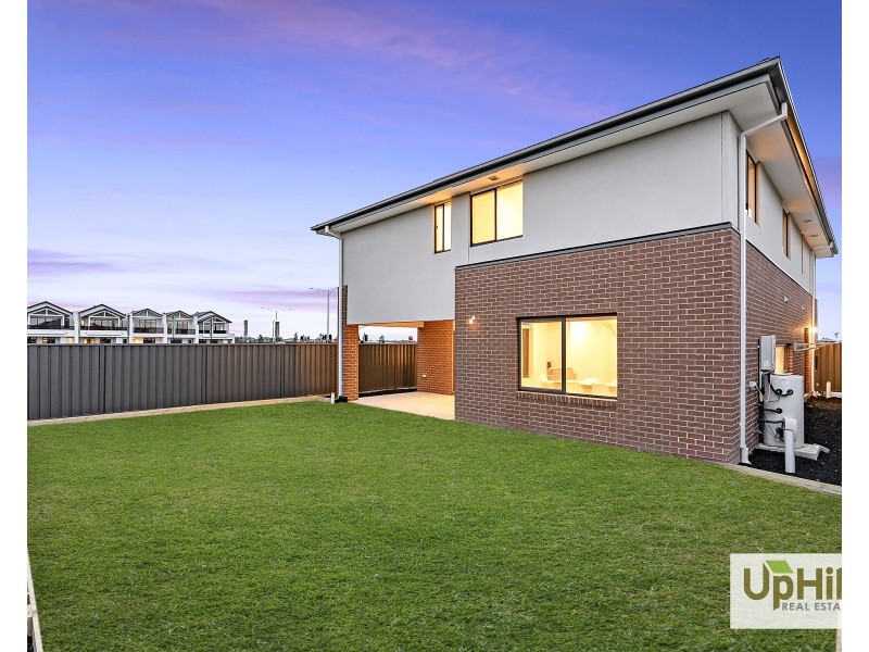 34 Carnelian Circuit, Clyde North VIC 3978