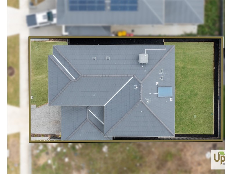 34 Carnelian Circuit, Clyde North VIC 3978