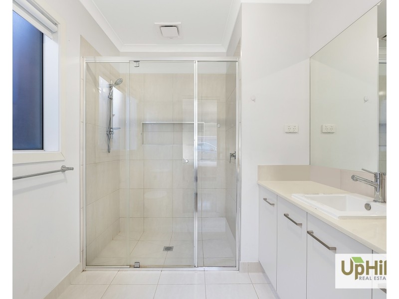 18 Vesna Avenue, Clyde North VIC 3978