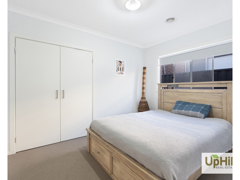 18 Vesna Avenue, Clyde North VIC 3978