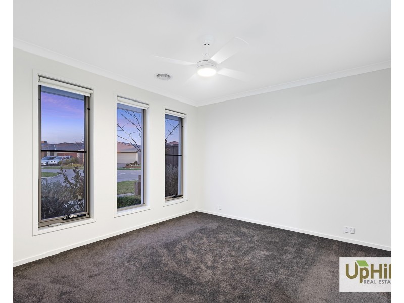 3 Sabot Street, Clyde North VIC 3978