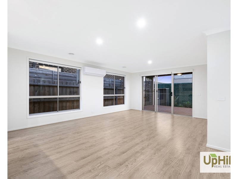 3 Sabot Street, Clyde North VIC 3978