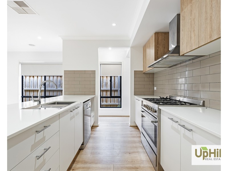 57 Stature Avenue, Clyde North VIC 3978