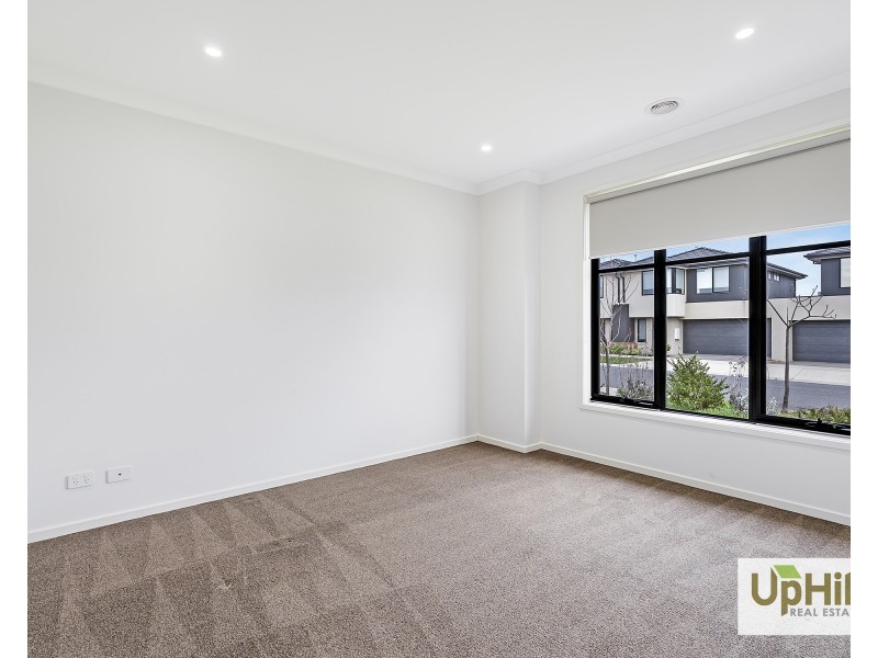 57 Stature Avenue, Clyde North VIC 3978