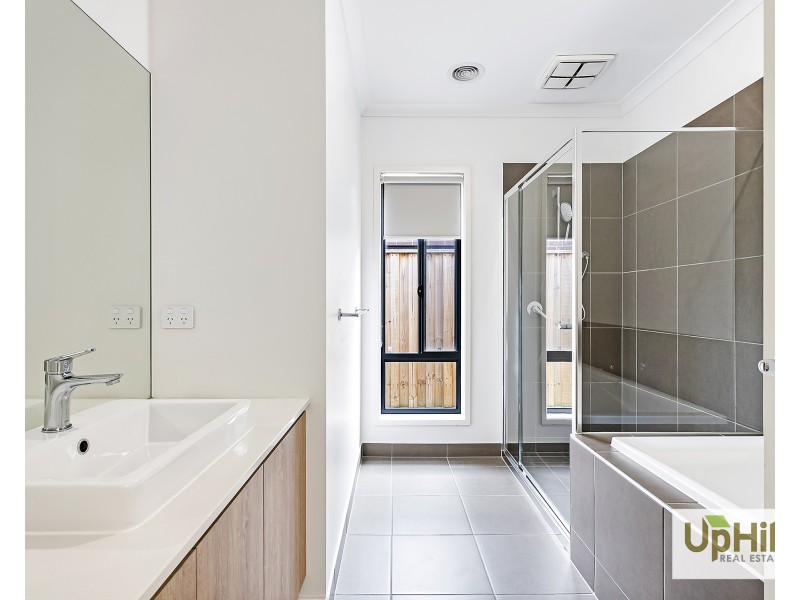 57 Stature Avenue, Clyde North VIC 3978