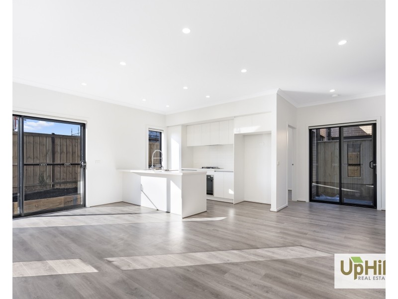 90 Plymouth Boulevard, Clyde North VIC 3978