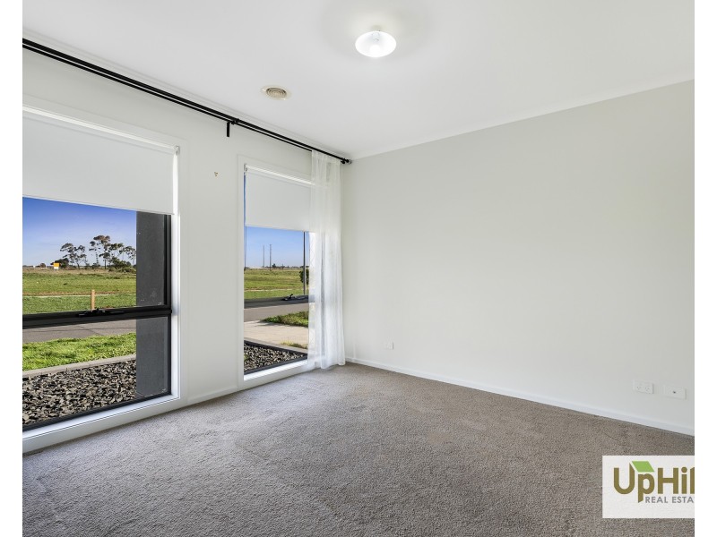 66 Picnic Avenue, Clyde North VIC 3978