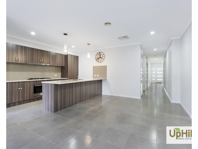 66 Picnic Avenue, Clyde North VIC 3978