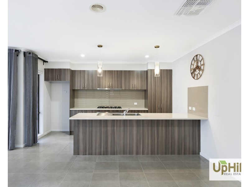 66 Picnic Avenue, Clyde North VIC 3978