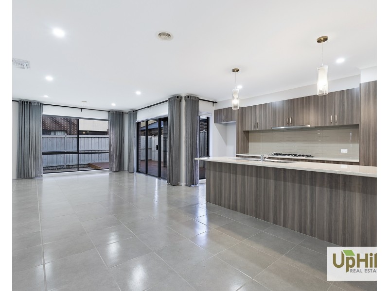 66 Picnic Avenue, Clyde North VIC 3978