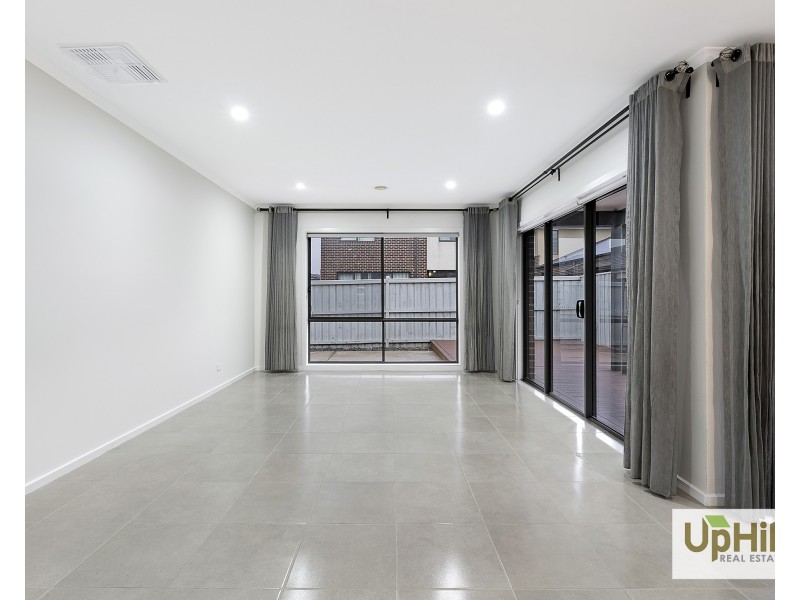 66 Picnic Avenue, Clyde North VIC 3978