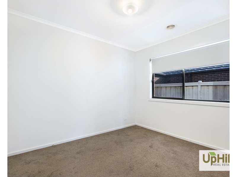 66 Picnic Avenue, Clyde North VIC 3978