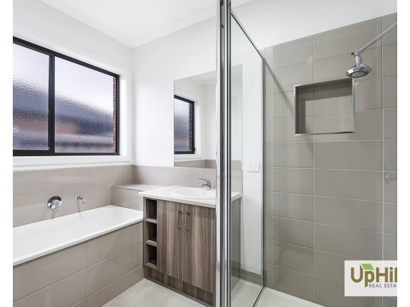 66 Picnic Avenue, Clyde North VIC 3978