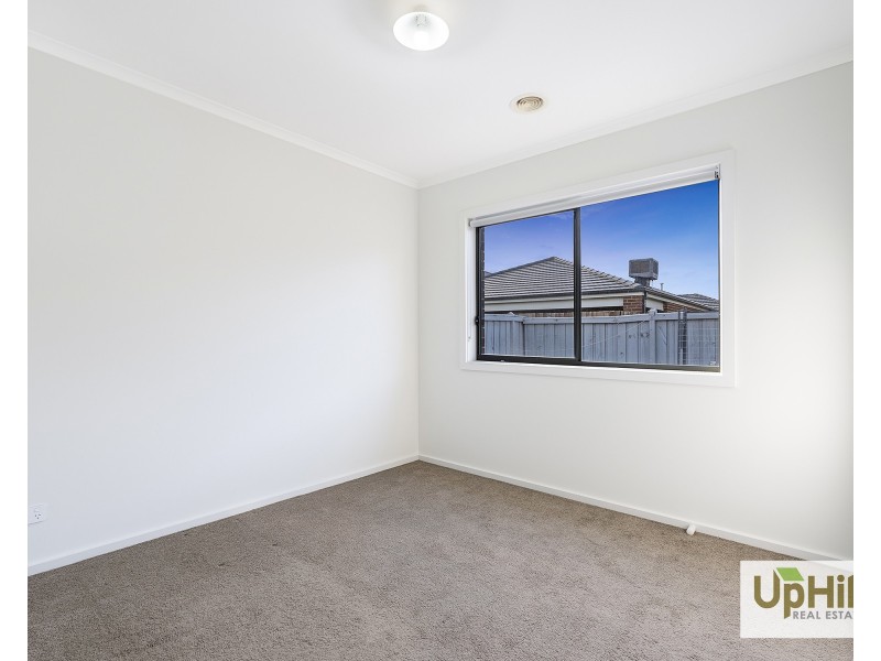 66 Picnic Avenue, Clyde North VIC 3978
