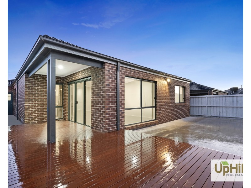 66 Picnic Avenue, Clyde North VIC 3978