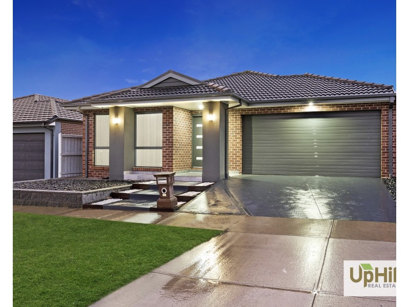 66 Picnic Avenue, Clyde North VIC 3978