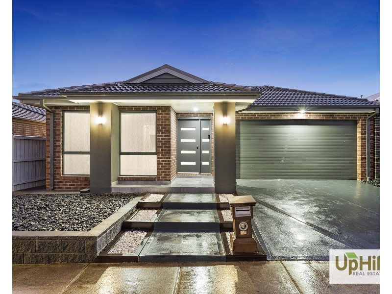 66 Picnic Avenue, Clyde North VIC 3978