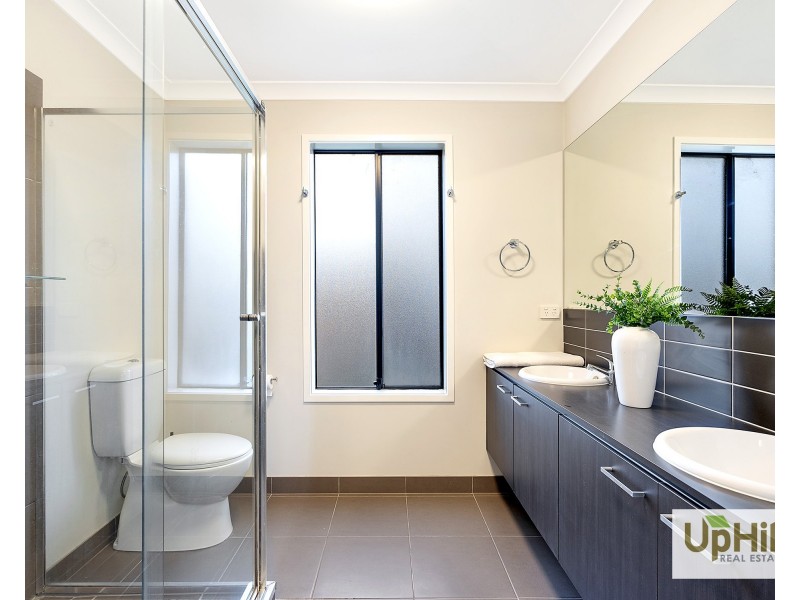 16 Lilydale Avenue, Clyde North VIC 3978