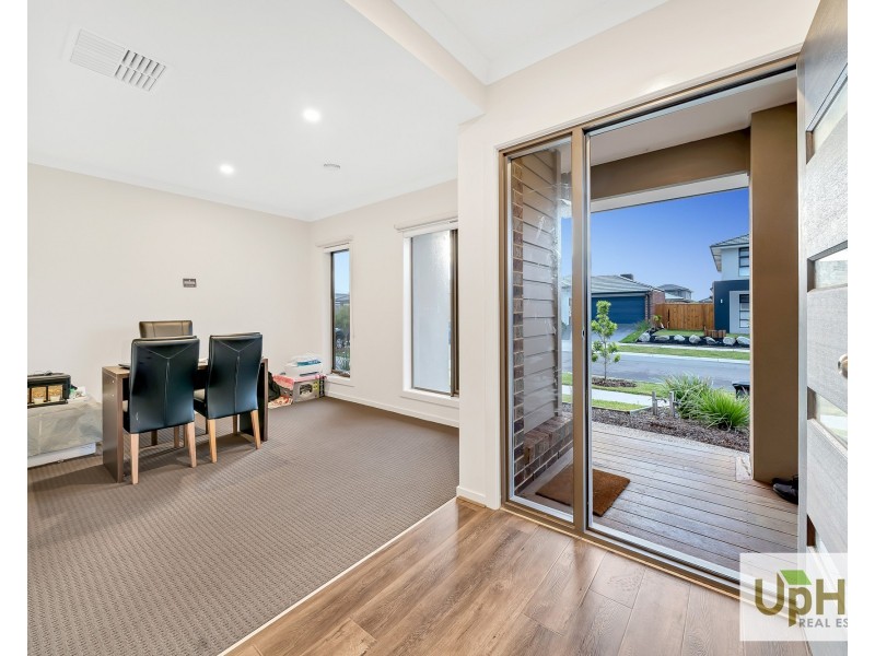 14 Walbrook Drive, Clyde North VIC 3978