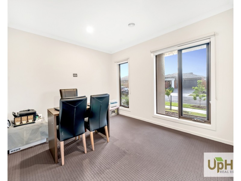 14 Walbrook Drive, Clyde North VIC 3978