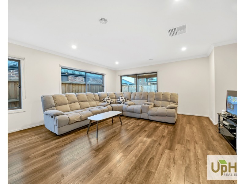 14 Walbrook Drive, Clyde North VIC 3978