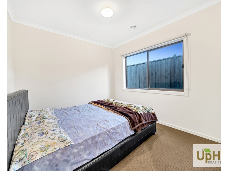 14 Walbrook Drive, Clyde North VIC 3978