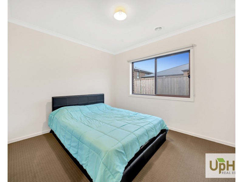 14 Walbrook Drive, Clyde North VIC 3978