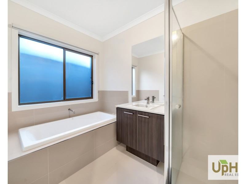 14 Walbrook Drive, Clyde North VIC 3978