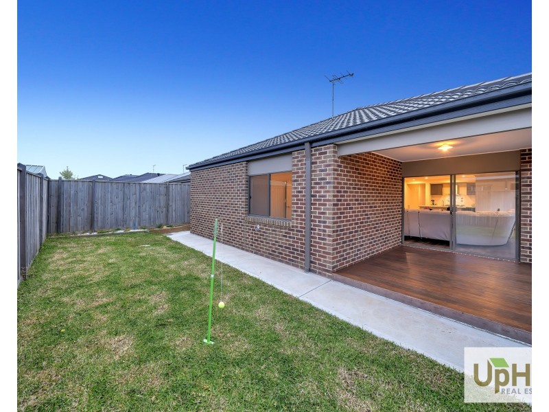 14 Walbrook Drive, Clyde North VIC 3978