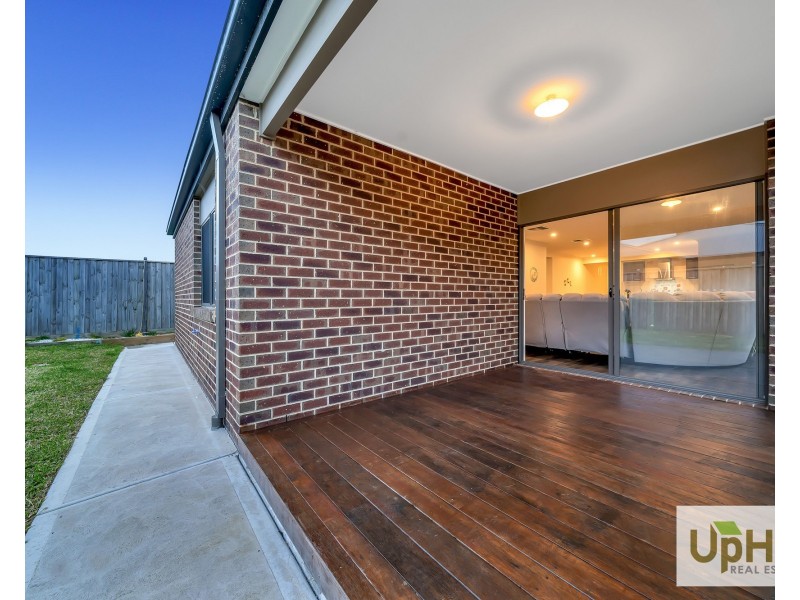 14 Walbrook Drive, Clyde North VIC 3978