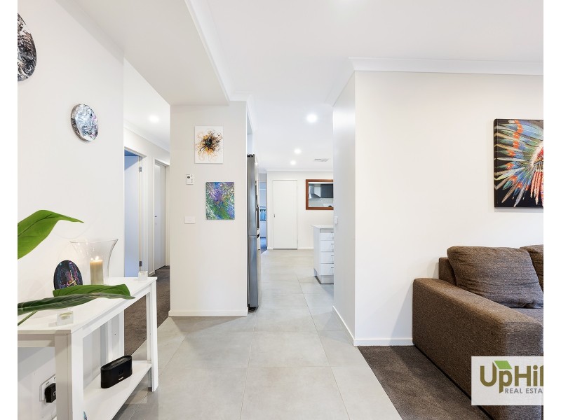 8 Lucid Crescent, Clyde VIC 3978