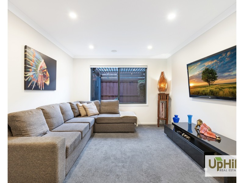 8 Lucid Crescent, Clyde VIC 3978