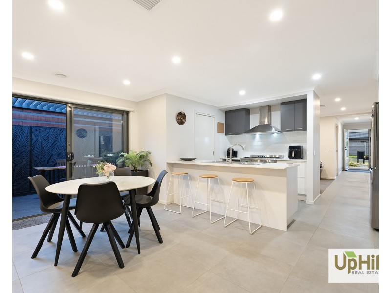 8 Lucid Crescent, Clyde VIC 3978