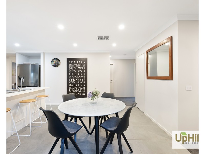 8 Lucid Crescent, Clyde VIC 3978