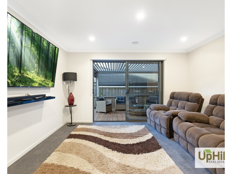 8 Lucid Crescent, Clyde VIC 3978
