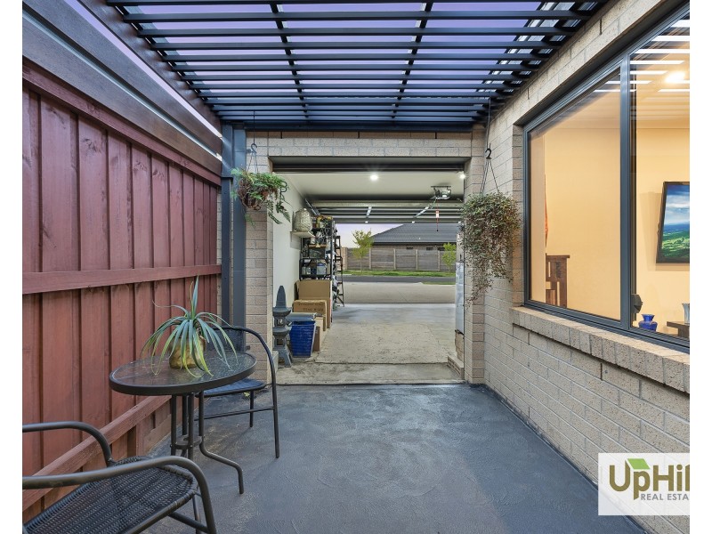 8 Lucid Crescent, Clyde VIC 3978