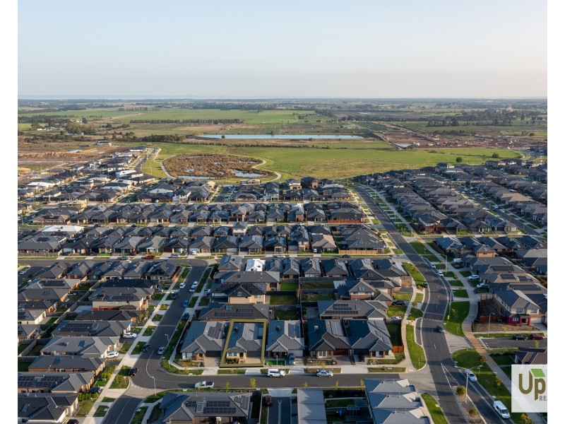 8 Lucid Crescent, Clyde VIC 3978