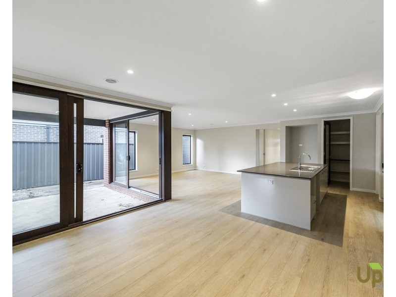 7 Glory Street, Clyde North VIC 3978