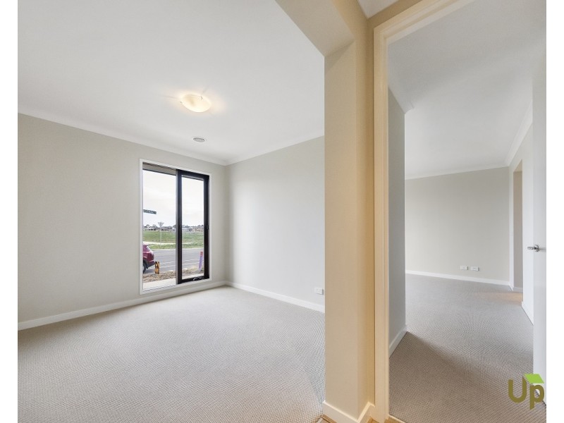 7 Glory Street, Clyde North VIC 3978