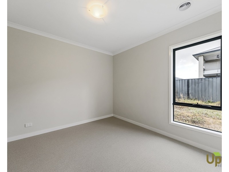 7 Glory Street, Clyde North VIC 3978