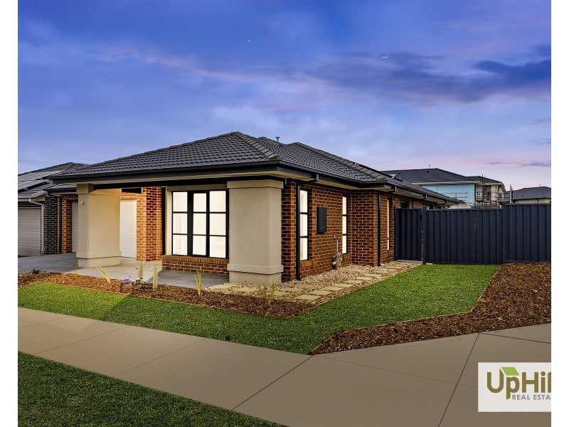7 Glory Street, Clyde North VIC 3978