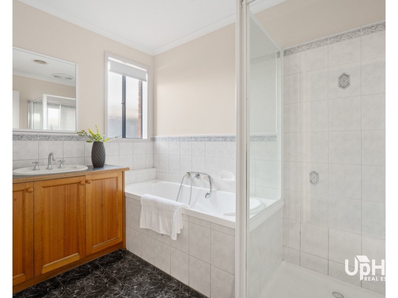 28 Burlington Chase, Hampton Park VIC 3976