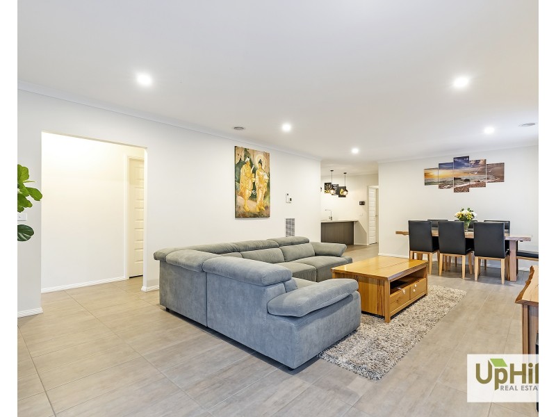 26 Keskadale Way, Clyde North VIC 3978