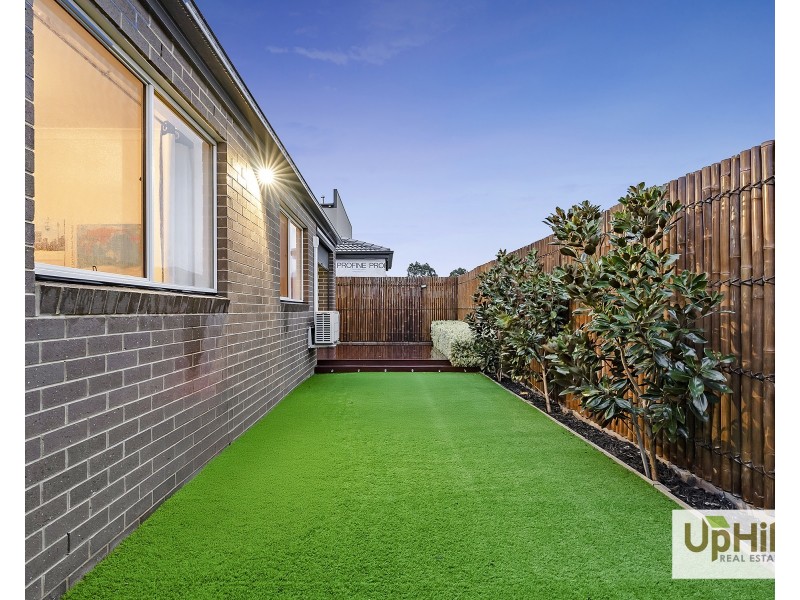 26 Keskadale Way, Clyde North VIC 3978
