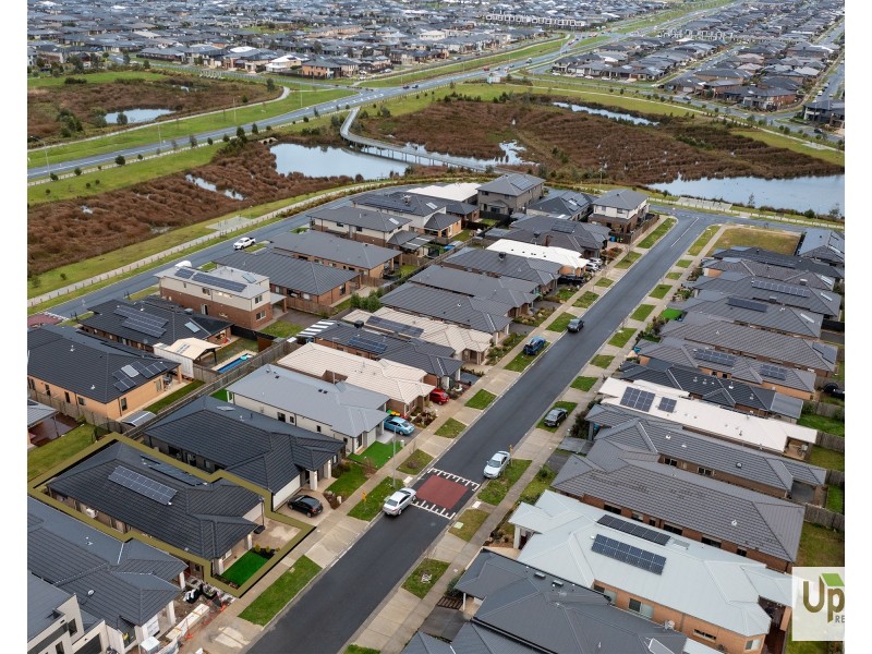 26 Keskadale Way, Clyde North VIC 3978